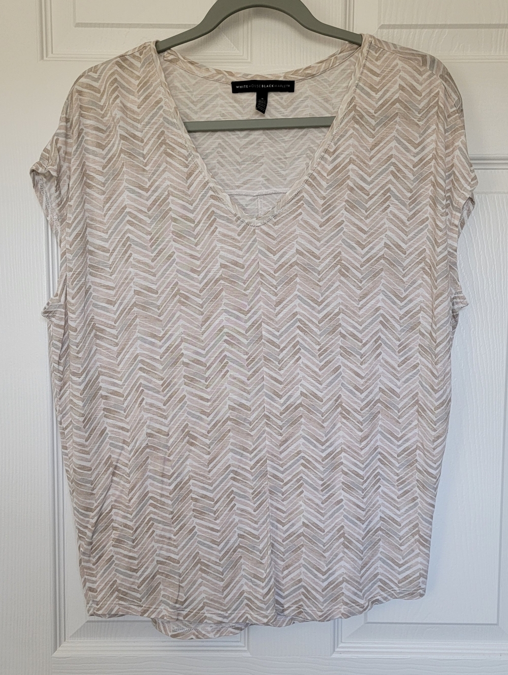White House Black Market Women's Neutral Chevron Tee Shirt Size Small